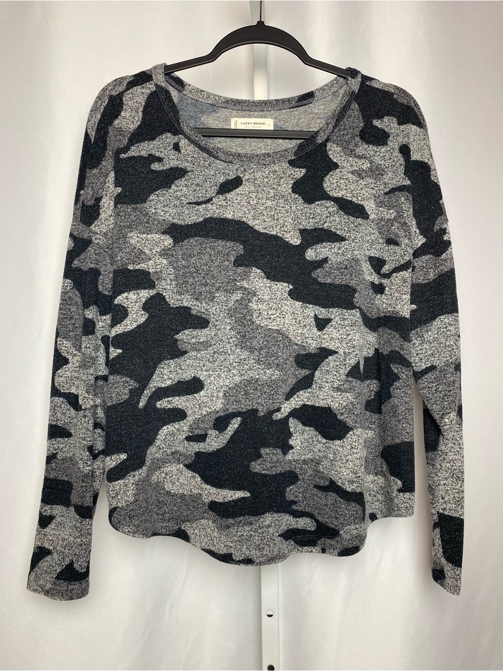 Lucky Brand Womenʻs Gray Camouflage Hacci-knit Long Sleeve Scoop Neck Top